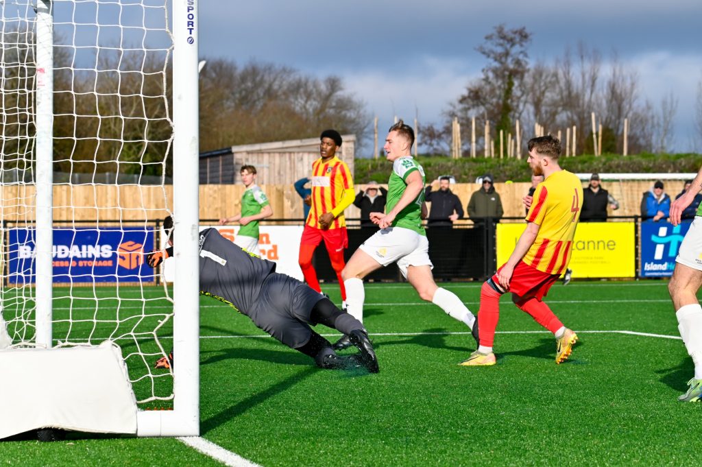 Maginnis Goal Lingfield